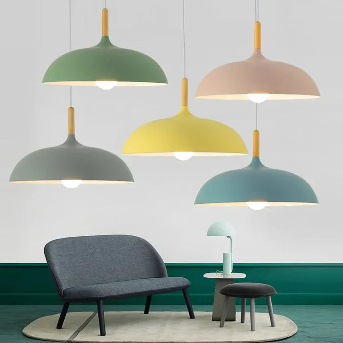 ScandiLuxe taklampe i eik – Skandinavisk design med varm belysning