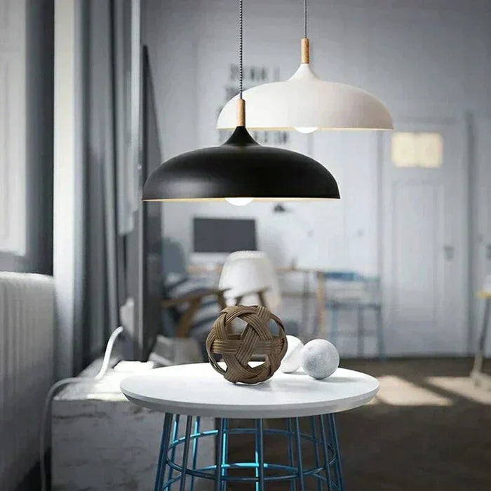 ScandiLuxe taklampe i eik – Skandinavisk design med varm belysning
