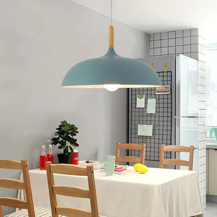 ScandiLuxe taklampe i eik – Skandinavisk design med varm belysning