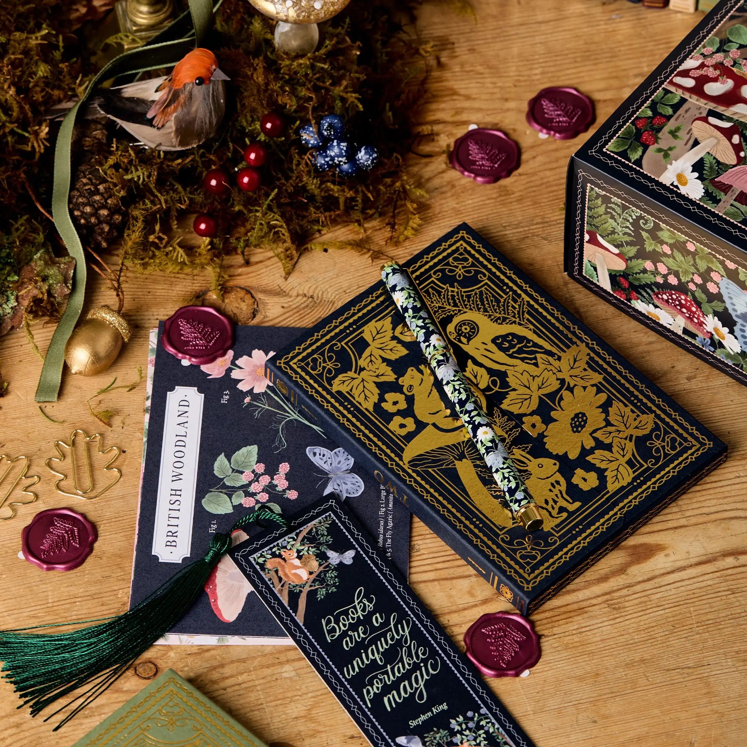 CraftJoy – Adventskalender med Skrivesaker og 24 Overraskelser for Kreative