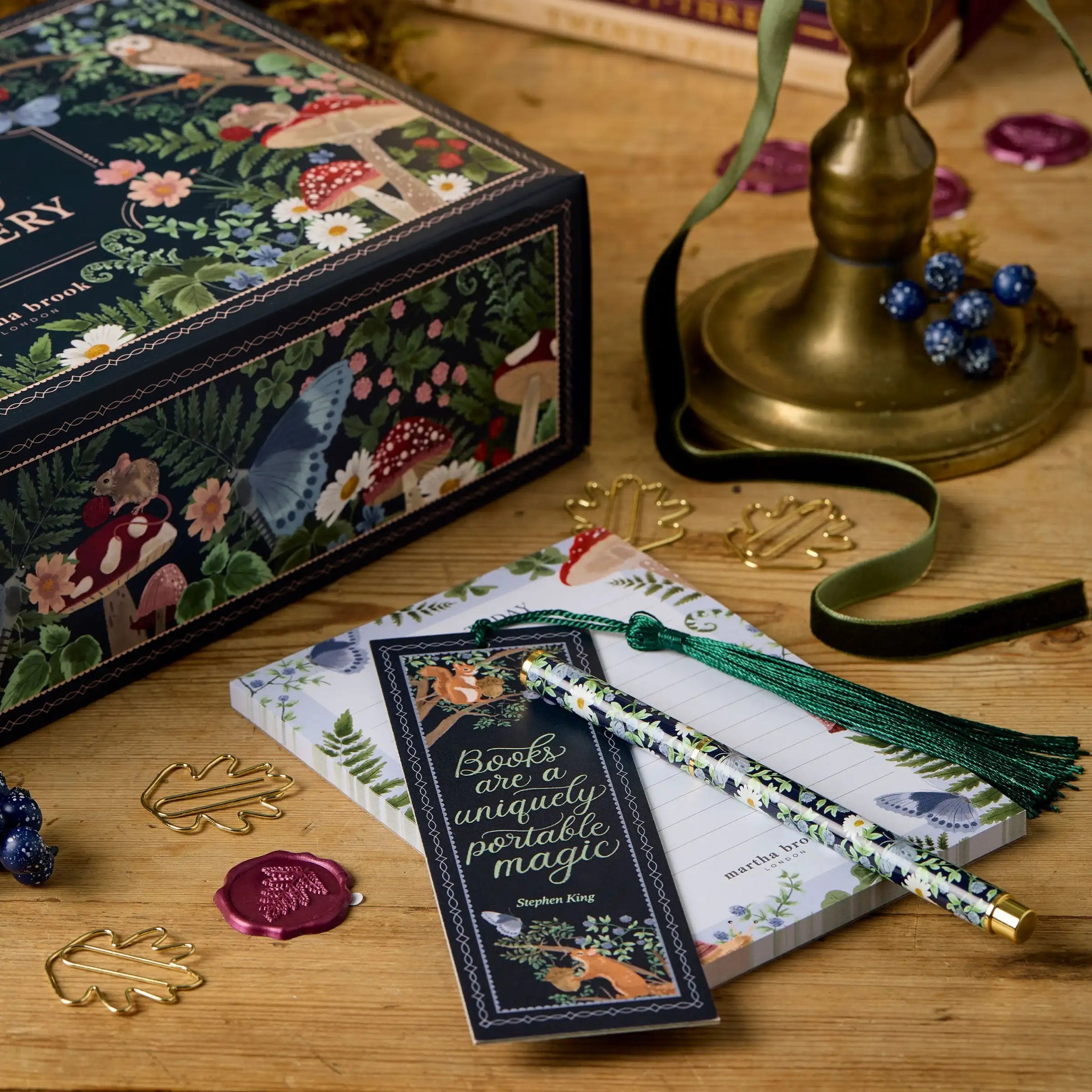 CraftJoy – Adventskalender med Skrivesaker og 24 Overraskelser for Kreative