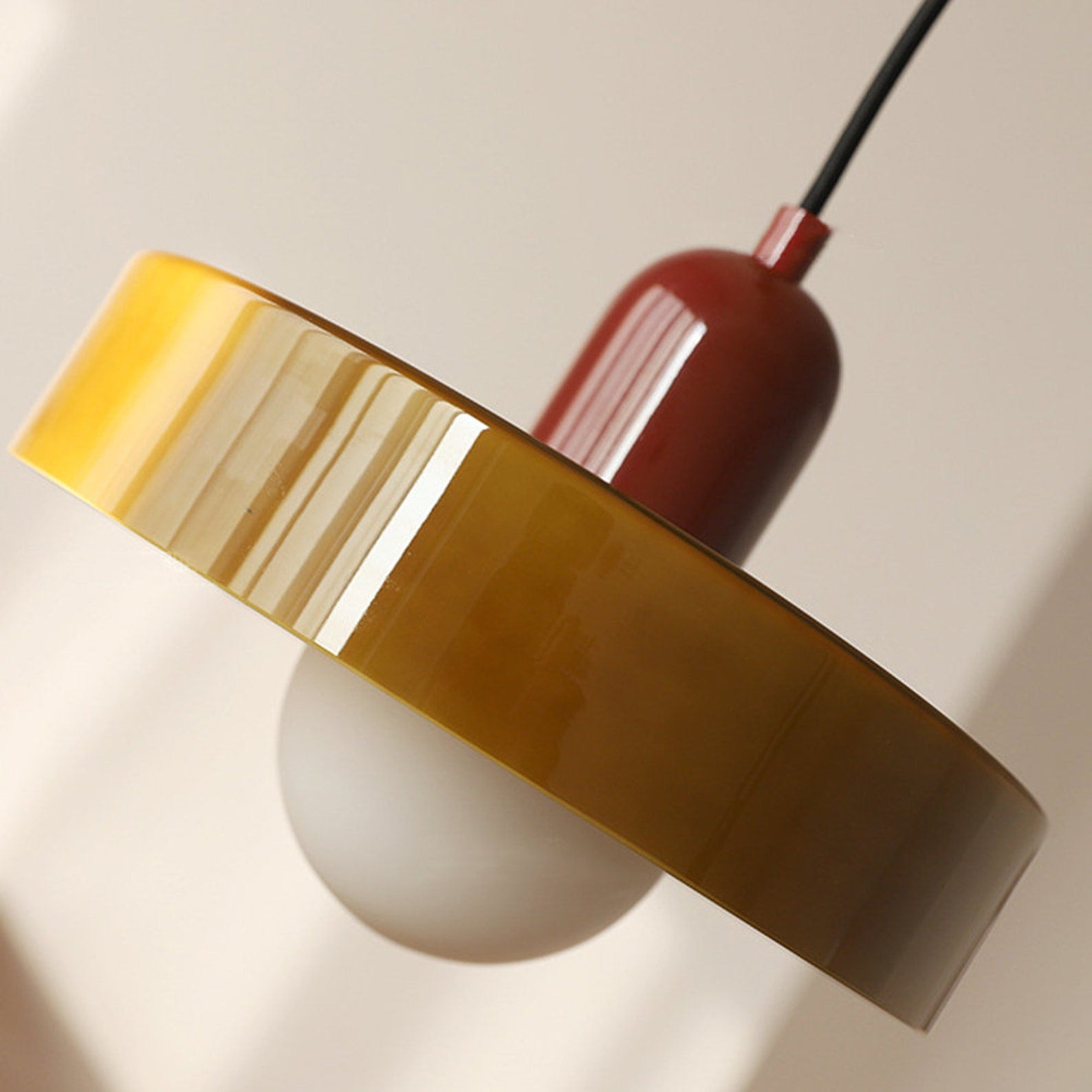 StiloGlas pendellampe – Fargerik eleganse i Bauhaus-stil