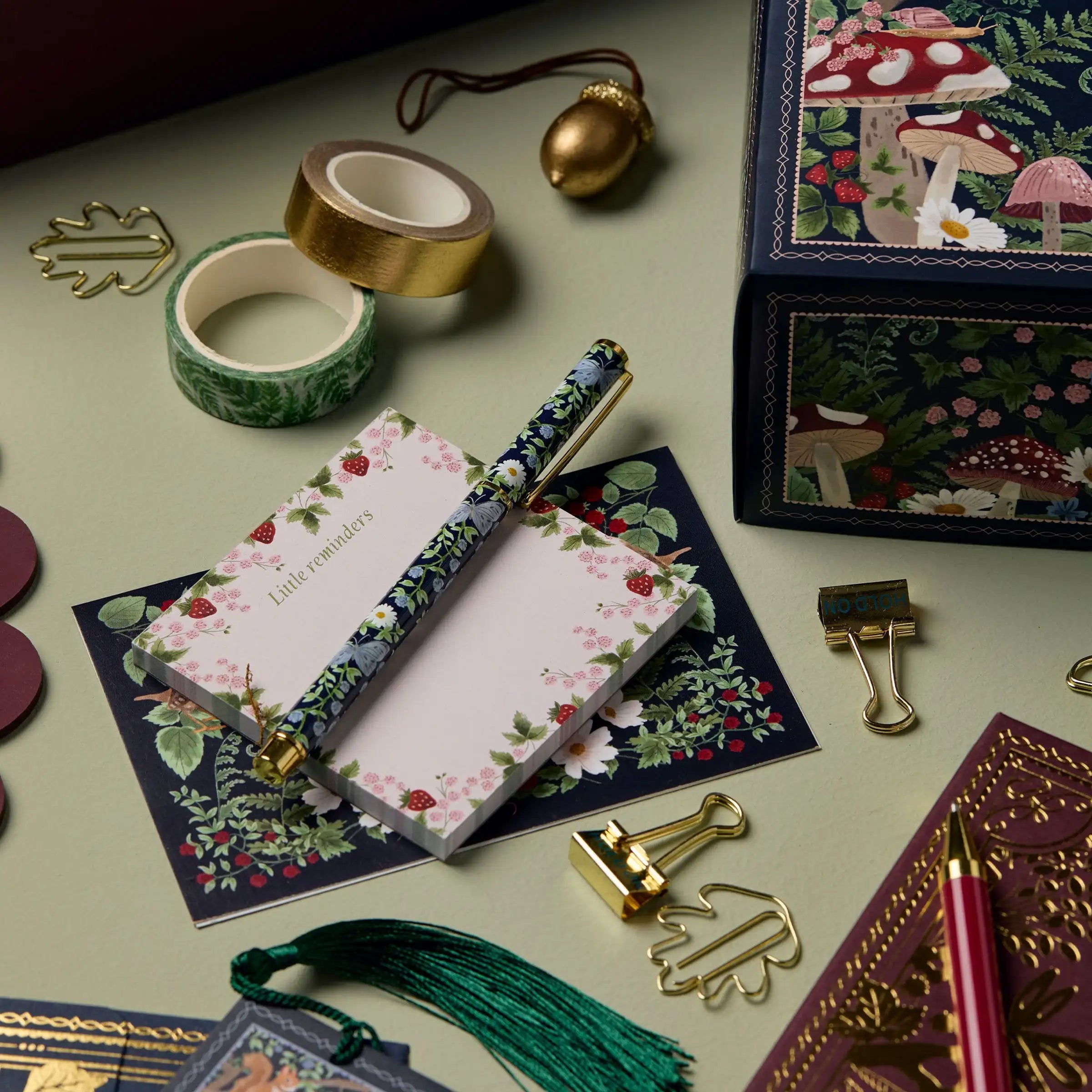 CraftJoy – Adventskalender med Skrivesaker og 24 Overraskelser for Kreative