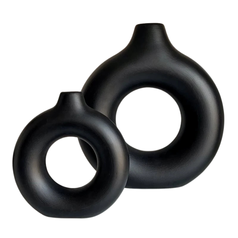 FormaLoop – Keramisk Donut-Vase med Skulpturell Stil og Tidløs Eleganse