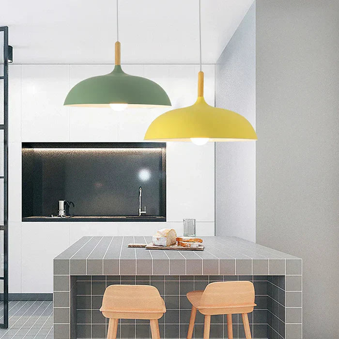 ScandiLuxe taklampe i eik – Skandinavisk design med varm belysning