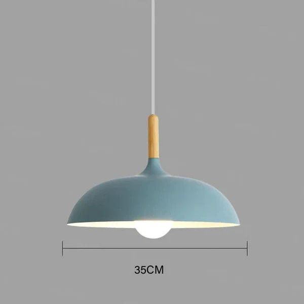 ScandiLuxe taklampe i eik – Skandinavisk design med varm belysning