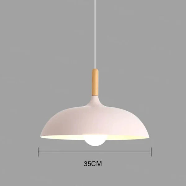 ScandiLuxe taklampe i eik – Skandinavisk design med varm belysning