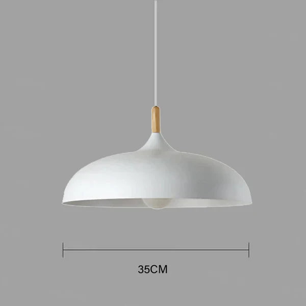 ScandiLuxe taklampe i eik – Skandinavisk design med varm belysning