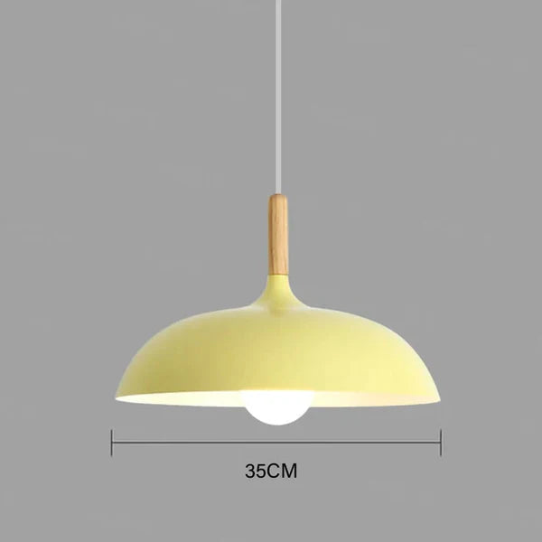 ScandiLuxe taklampe i eik – Skandinavisk design med varm belysning