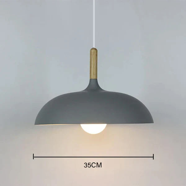 ScandiLuxe taklampe i eik – Skandinavisk design med varm belysning