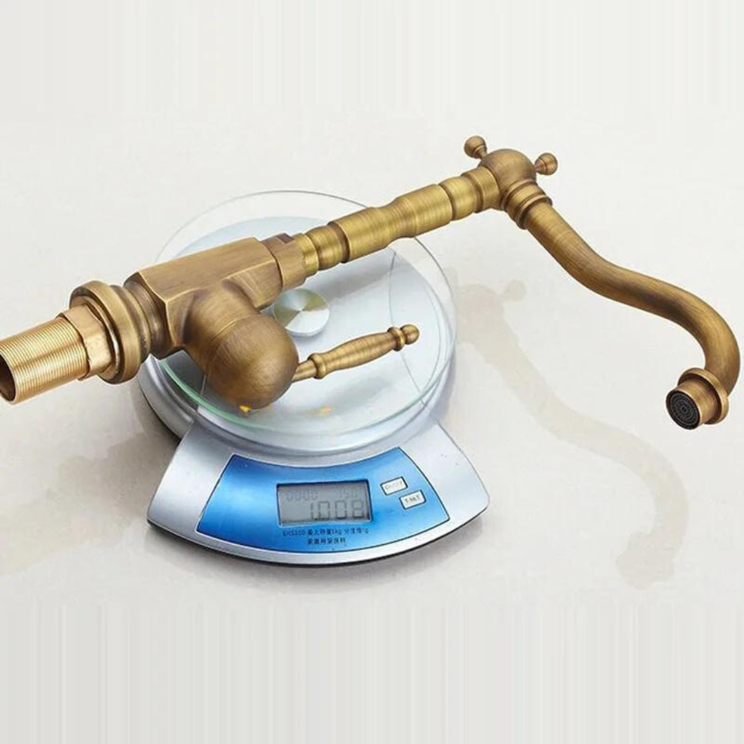 CylaraGlow 360° roterbar kjøkkenkran i gull – Vintage stil og funksjon