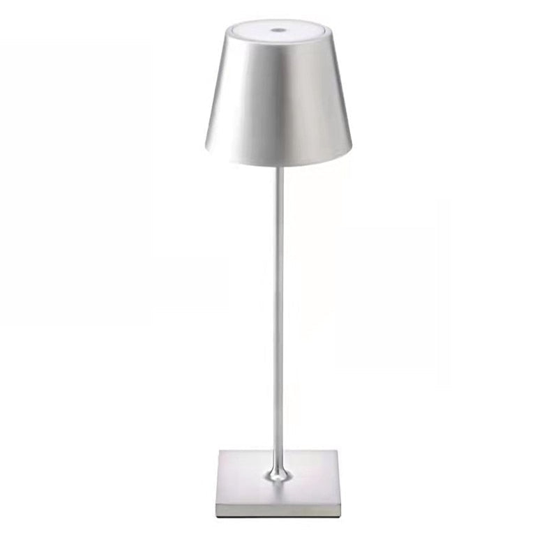ScandiGlow – Trådløs Bordlampe med dimbar LED og USB-lading for inne og utebruk