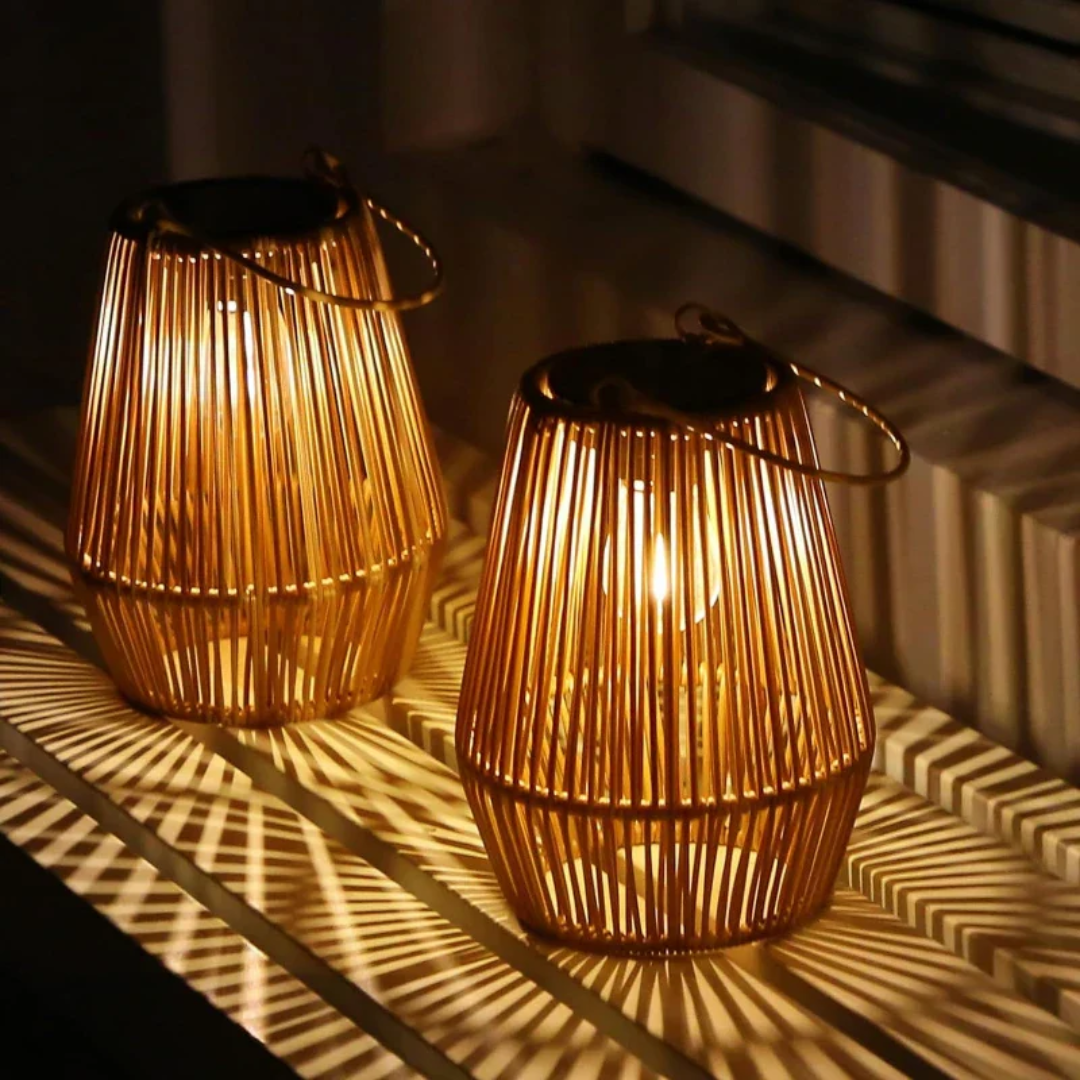 SunWeave – Solcellelykt i Rotting med LED og Vanntett Design for Utendørsbruk