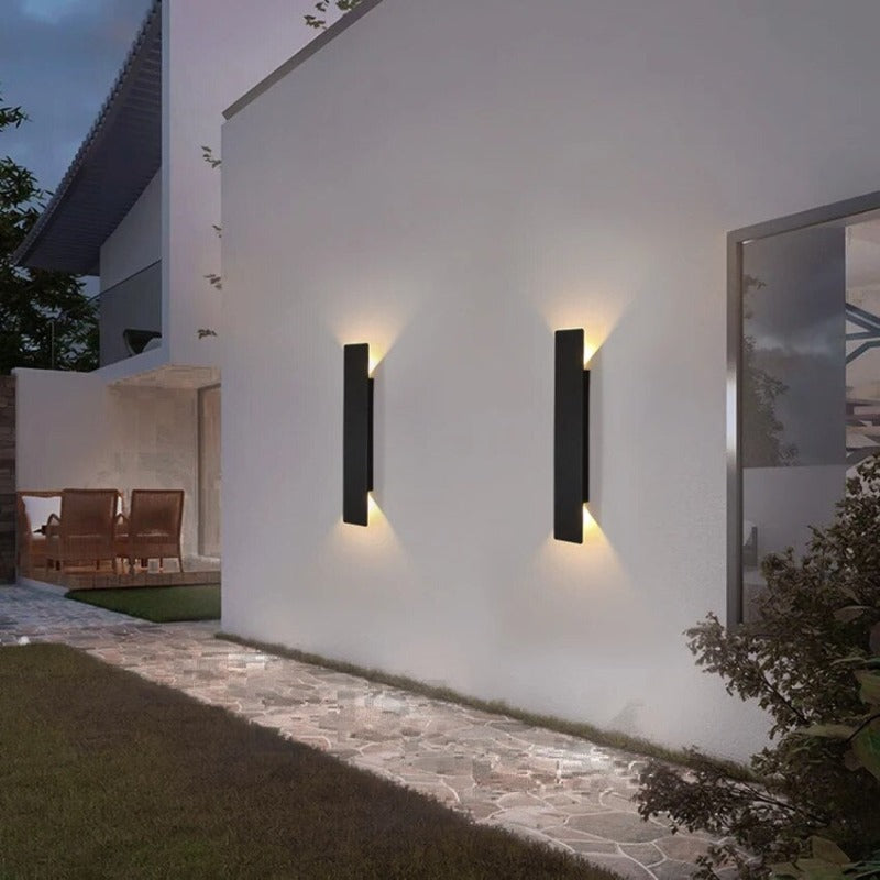 Lumora – Vegglampe LED vanntett i svart/hvitt aluminium – utendørs