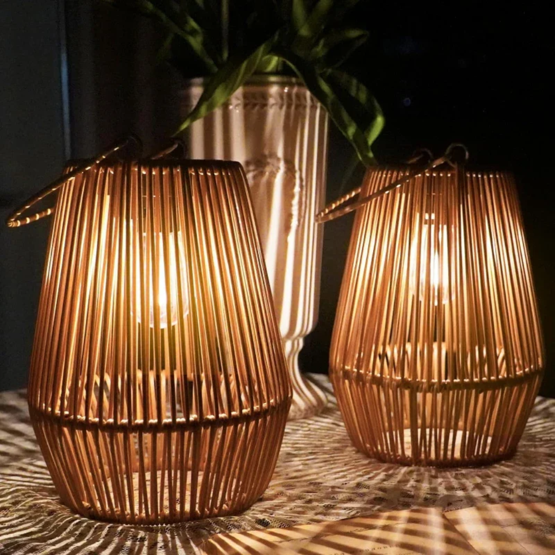 SunWeave – Solcellelykt i Rotting med LED og Vanntett Design for Utendørsbruk