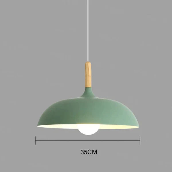 ScandiLuxe taklampe i eik – Skandinavisk design med varm belysning